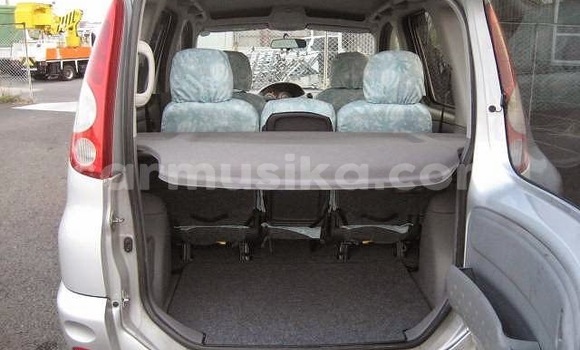 Acheter Occasion Voiture Toyota FunCargo Autre à Beitbridge, Matabeleland South Acheter Occasion Voiture Toyota FunCargo Autre à Beitbridge, Matabeleland South