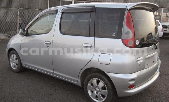Acheter Occasion Voiture Toyota FunCargo Autre à Beitbridge, Matabeleland South Acheter Occasion Voiture Toyota FunCargo Autre à Beitbridge, Matabeleland South
