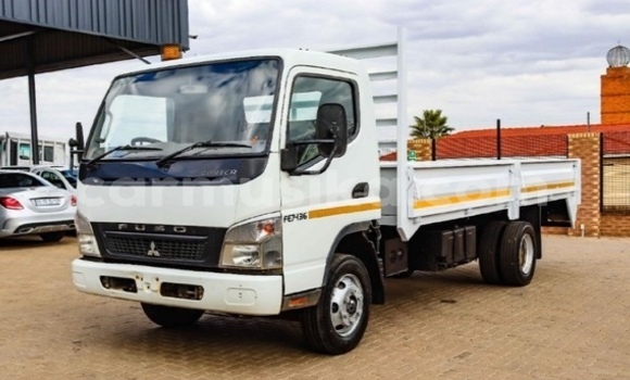 Buy Used Mitsubishi Fuso White Truck in Beitbridge in Matabeleland South