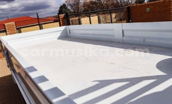 Acheter Occasion Utilitaire Mitsubishi Fuso Blanc à Beitbridge, Matabeleland South Acheter Occasion Utilitaire Mitsubishi Fuso Blanc à Beitbridge, Matabeleland South