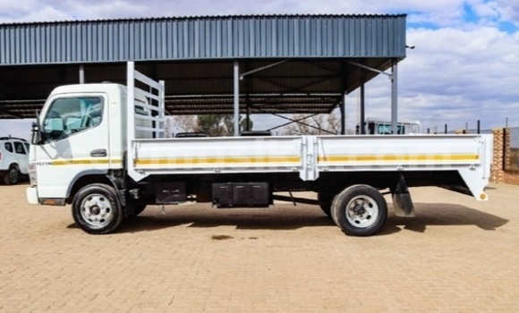 Acheter Occasion Utilitaire Mitsubishi Fuso Blanc à Beitbridge, Matabeleland South Acheter Occasion Utilitaire Mitsubishi Fuso Blanc à Beitbridge, Matabeleland South