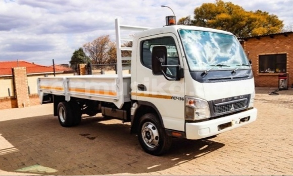 Acheter Occasion Utilitaire Mitsubishi Fuso Blanc à Beitbridge, Matabeleland South Acheter Occasion Utilitaire Mitsubishi Fuso Blanc à Beitbridge, Matabeleland South