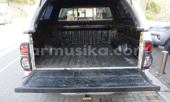 Nunua Ilio tumika Toyota Hilux Nyeupe Gari ndani ya Beitbridge nchini Matabeleland Kusini Nunua Ilio tumika Toyota Hilux Nyeupe Gari ndani ya Beitbridge nchini Matabeleland Kusini