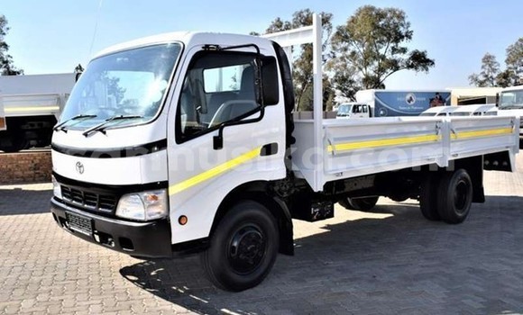 Buy Used Toyota Dyna White Truck in Beitbridge in Matabeleland South