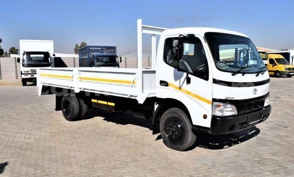 Acheter Occasion Utilitaire Toyota Dyna Blanc à Beitbridge, Matabeleland South Acheter Occasion Utilitaire Toyota Dyna Blanc à Beitbridge, Matabeleland South