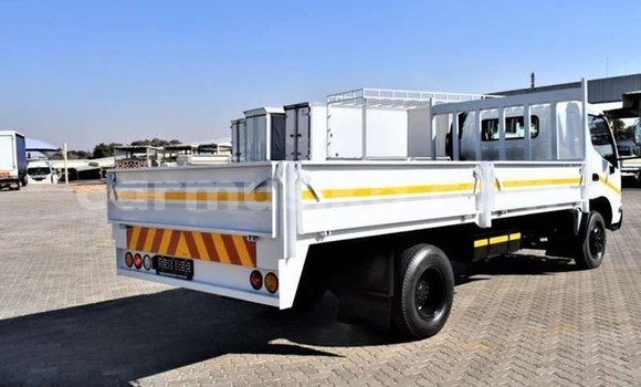 Acheter Occasion Utilitaire Toyota Dyna Blanc à Beitbridge, Matabeleland South Acheter Occasion Utilitaire Toyota Dyna Blanc à Beitbridge, Matabeleland South