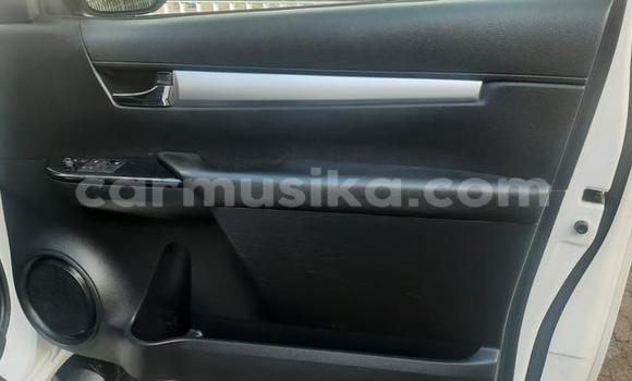 Acheter Occasion Voiture Toyota Hilux Blanc à Beitbridge, Matabeleland South Acheter Occasion Voiture Toyota Hilux Blanc à Beitbridge, Matabeleland South