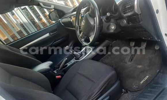 Acheter Occasion Voiture Toyota Hilux Blanc à Beitbridge, Matabeleland South Acheter Occasion Voiture Toyota Hilux Blanc à Beitbridge, Matabeleland South