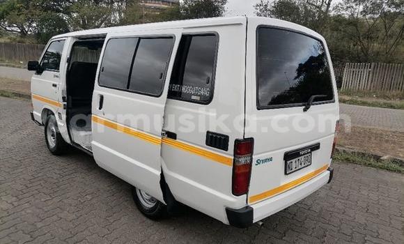 Buy Used Toyota Hilux White Car in Beitbridge in Matabeleland South Buy Used Toyota Hilux White Car in Beitbridge in Matabeleland South