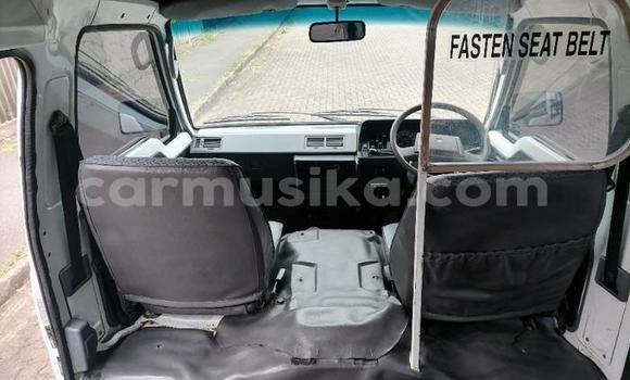 Buy Used Toyota Hilux White Car in Beitbridge in Matabeleland South Buy Used Toyota Hilux White Car in Beitbridge in Matabeleland South