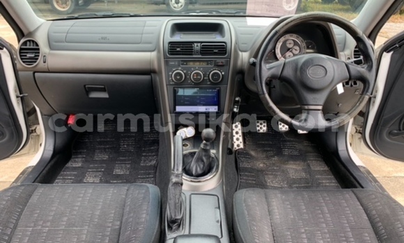 Nunua Ilio tumika Toyota Altezza Nyeupe Gari ndani ya Beitbridge nchini Matabeleland Kusini Nunua Ilio tumika Toyota Altezza Nyeupe Gari ndani ya Beitbridge nchini Matabeleland Kusini