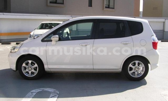 Nunua Ilio tumika Honda Fit Nyeupe Gari ndani ya Beitbridge nchini Matabeleland Kusini Nunua Ilio tumika Honda Fit Nyeupe Gari ndani ya Beitbridge nchini Matabeleland Kusini