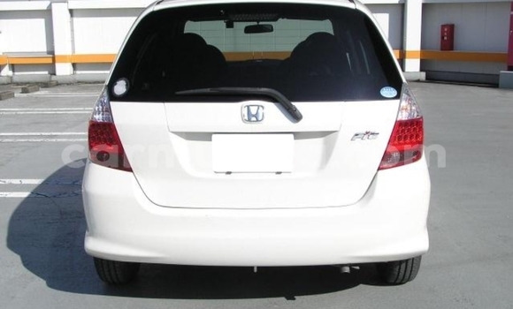 Nunua Ilio tumika Honda Fit Nyeupe Gari ndani ya Beitbridge nchini Matabeleland Kusini Nunua Ilio tumika Honda Fit Nyeupe Gari ndani ya Beitbridge nchini Matabeleland Kusini