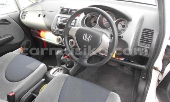 Nunua Ilio tumika Honda Fit Nyeupe Gari ndani ya Beitbridge nchini Matabeleland Kusini Nunua Ilio tumika Honda Fit Nyeupe Gari ndani ya Beitbridge nchini Matabeleland Kusini