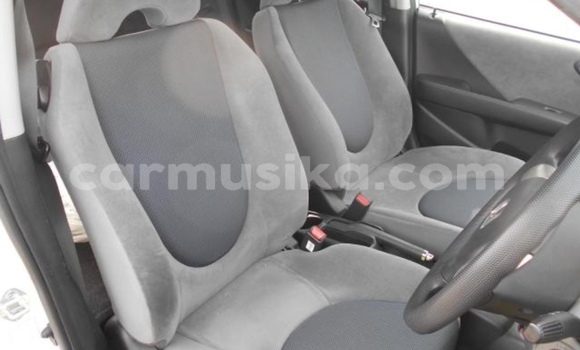 Nunua Ilio tumika Honda Fit Nyeupe Gari ndani ya Beitbridge nchini Matabeleland Kusini Nunua Ilio tumika Honda Fit Nyeupe Gari ndani ya Beitbridge nchini Matabeleland Kusini