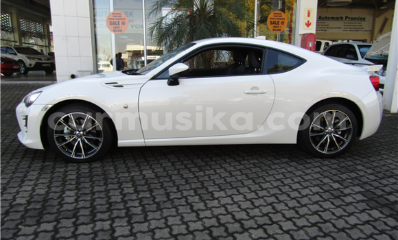 Acheter Occasion Voiture Toyota Sports 800 Blanc à Beitbridge, Matabeleland South Acheter Occasion Voiture Toyota Sports 800 Blanc à Beitbridge, Matabeleland South