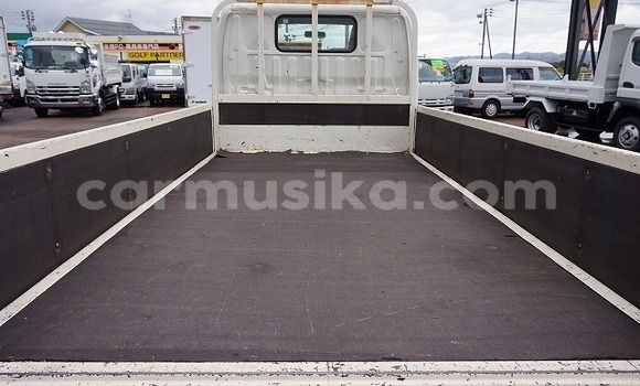 Acheter Occasion Utilitaire Toyota Dyna Blanc à Beitbridge, Matabeleland South Acheter Occasion Utilitaire Toyota Dyna Blanc à Beitbridge, Matabeleland South