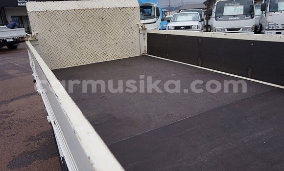 Acheter Occasion Utilitaire Toyota Dyna Blanc à Beitbridge, Matabeleland South Acheter Occasion Utilitaire Toyota Dyna Blanc à Beitbridge, Matabeleland South