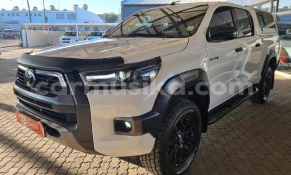 Buy Used Toyota Hilux White Car in Beitbridge in Matabeleland South