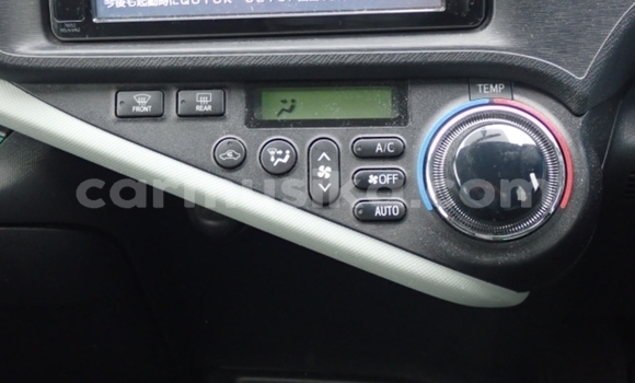 Acheter Occasion Voiture Toyota Aqua Beige à Beitbridge, Matabeleland South Acheter Occasion Voiture Toyota Aqua Beige à Beitbridge, Matabeleland South