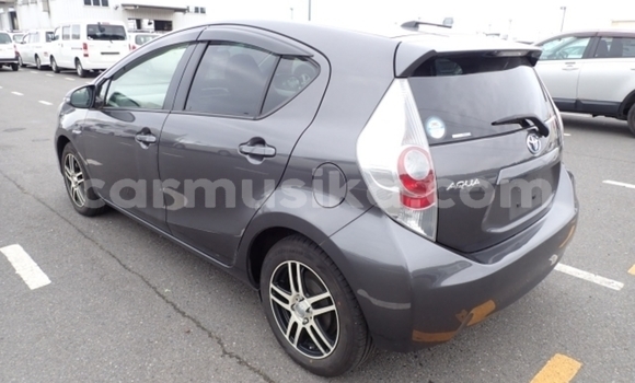 Acheter Occasion Voiture Toyota Aqua Beige à Beitbridge, Matabeleland South Acheter Occasion Voiture Toyota Aqua Beige à Beitbridge, Matabeleland South