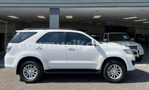 Nunua Ilio tumika Toyota Fortuner Nyeupe Gari ndani ya Beitbridge nchini Matabeleland Kusini