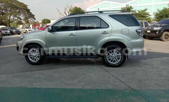 Tenga Tsaru Toyota Fortuner Beige Mota in Beitbridge in Matabeleland South Tenga Tsaru Toyota Fortuner Beige Mota in Beitbridge in Matabeleland South