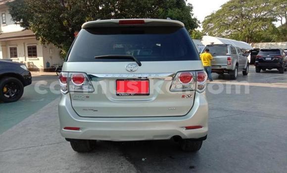 Tenga Tsaru Toyota Fortuner Beige Mota in Beitbridge in Matabeleland South Tenga Tsaru Toyota Fortuner Beige Mota in Beitbridge in Matabeleland South