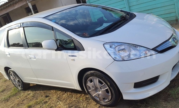 Buy Import Honda Fit White Car in Harare in Harare Buy Import Honda Fit White Car in Harare in Harare