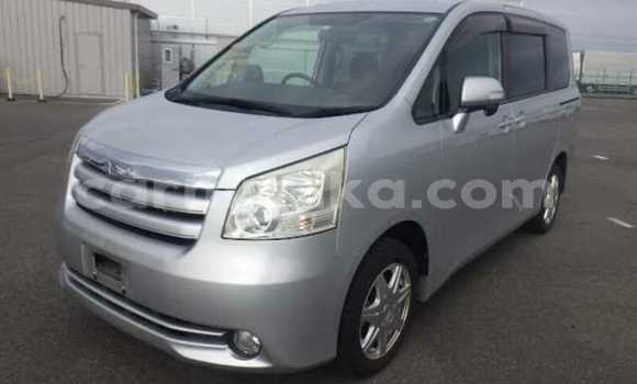 Buy Used Toyota Noah Silver Car in Beitbridge in Matabeleland South