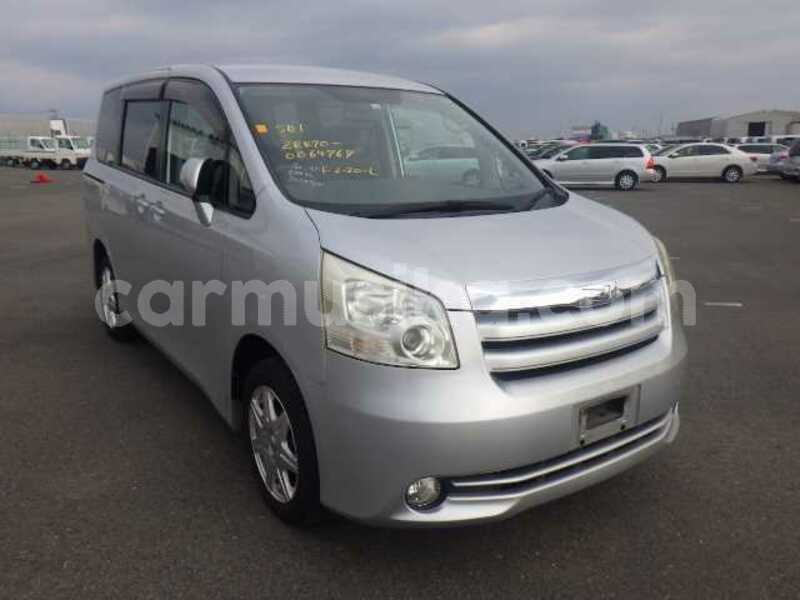 Big with watermark toyota noah matabeleland south beitbridge 31514