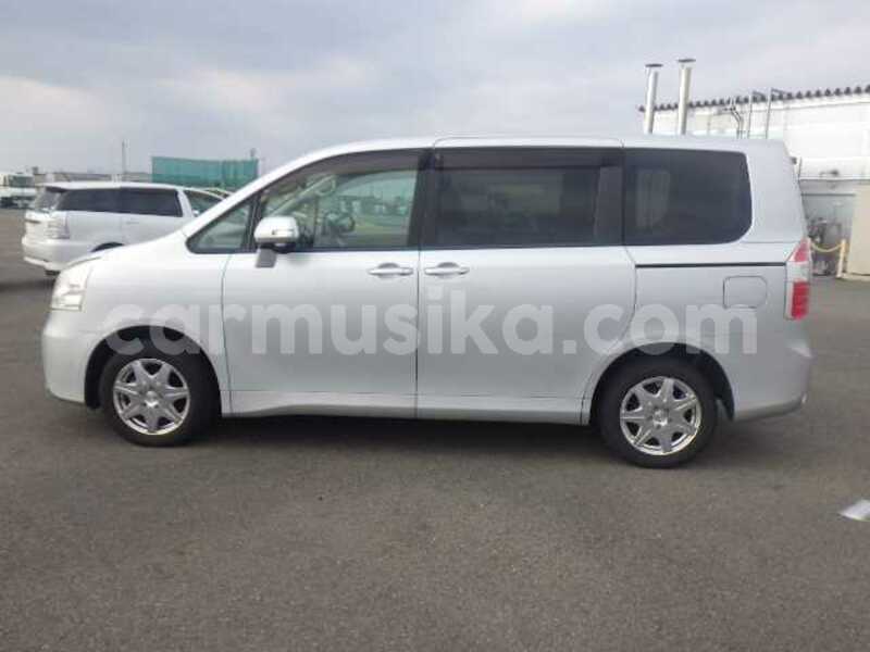 Big with watermark toyota noah matabeleland south beitbridge 31514