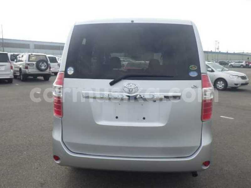 Big with watermark toyota noah matabeleland south beitbridge 31514