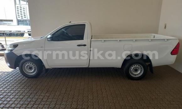 Buy Used Toyota Hilux White Car in Beitbridge in Matabeleland South