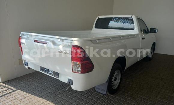 Tenga Tsaru Toyota Hilux Chena Mota in Beitbridge in Matabeleland South Tenga Tsaru Toyota Hilux Chena Mota in Beitbridge in Matabeleland South