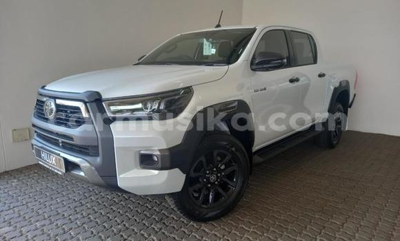 Buy Used Toyota Hilux White Car in Beitbridge in Matabeleland South Buy Used Toyota Hilux White Car in Beitbridge in Matabeleland South