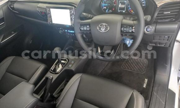 Buy Used Toyota Hilux White Car in Beitbridge in Matabeleland South Buy Used Toyota Hilux White Car in Beitbridge in Matabeleland South