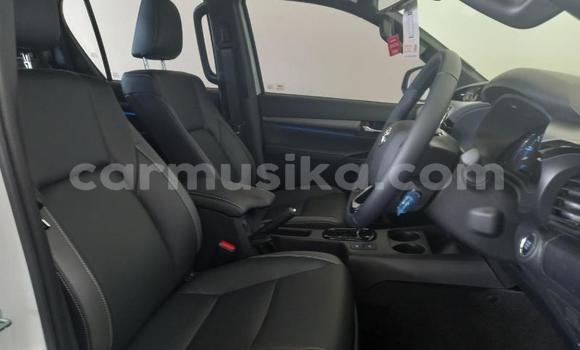 Buy Used Toyota Hilux White Car in Beitbridge in Matabeleland South Buy Used Toyota Hilux White Car in Beitbridge in Matabeleland South