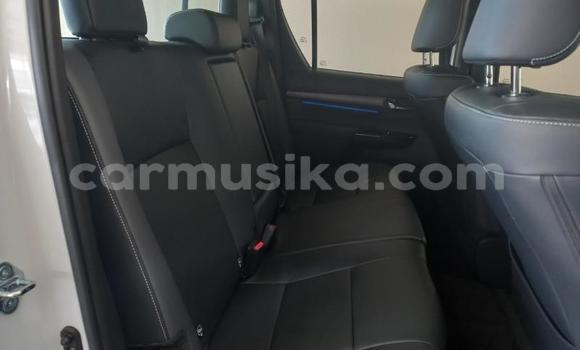 Buy Used Toyota Hilux White Car in Beitbridge in Matabeleland South Buy Used Toyota Hilux White Car in Beitbridge in Matabeleland South