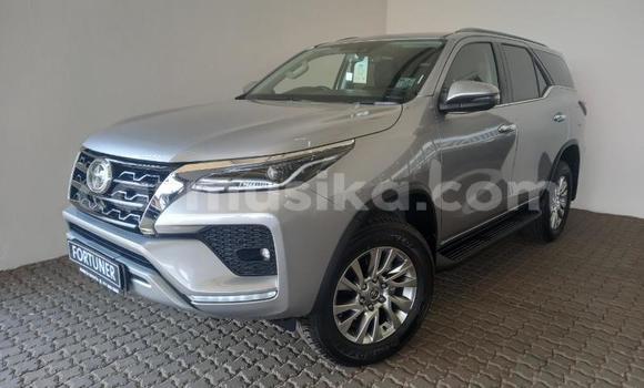 Acheter Occasion Voiture Toyota Fortuner Gris à Beitbridge, Matabeleland South Acheter Occasion Voiture Toyota Fortuner Gris à Beitbridge, Matabeleland South
