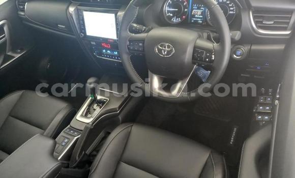 Acheter Occasion Voiture Toyota Fortuner Gris à Beitbridge, Matabeleland South Acheter Occasion Voiture Toyota Fortuner Gris à Beitbridge, Matabeleland South
