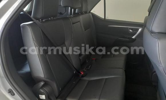 Acheter Occasion Voiture Toyota Fortuner Gris à Beitbridge, Matabeleland South Acheter Occasion Voiture Toyota Fortuner Gris à Beitbridge, Matabeleland South