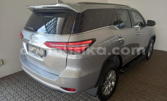 Acheter Occasion Voiture Toyota Fortuner Gris à Beitbridge, Matabeleland South Acheter Occasion Voiture Toyota Fortuner Gris à Beitbridge, Matabeleland South