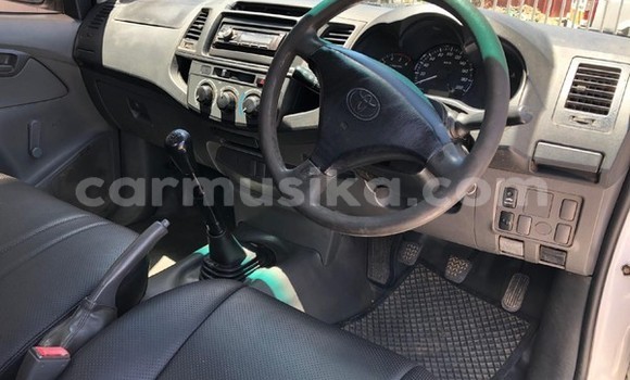 Acheter Occasion Voiture Toyota Hilux Blanc à Beitbridge, Matabeleland South Acheter Occasion Voiture Toyota Hilux Blanc à Beitbridge, Matabeleland South