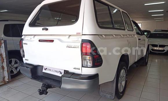 Buy Used Toyota Hilux White Car in Beitbridge in Matabeleland South Buy Used Toyota Hilux White Car in Beitbridge in Matabeleland South