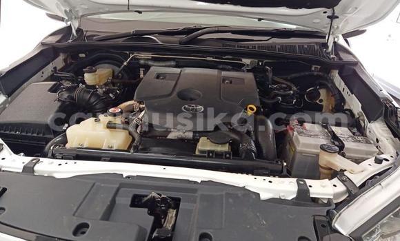 Buy Used Toyota Hilux White Car in Beitbridge in Matabeleland South Buy Used Toyota Hilux White Car in Beitbridge in Matabeleland South