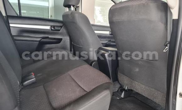 Buy Used Toyota Hilux White Car in Beitbridge in Matabeleland South Buy Used Toyota Hilux White Car in Beitbridge in Matabeleland South