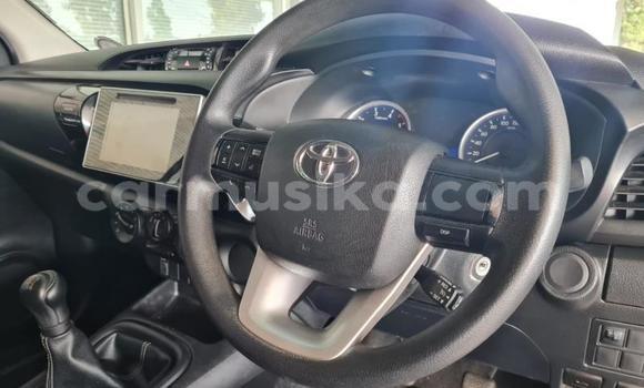 Buy Used Toyota Hilux White Car in Beitbridge in Matabeleland South Buy Used Toyota Hilux White Car in Beitbridge in Matabeleland South