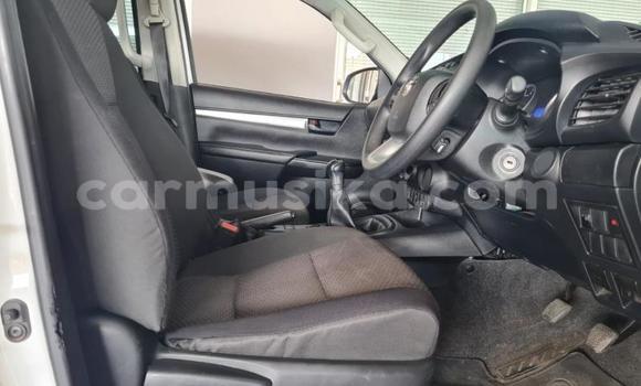 Buy Used Toyota Hilux White Car in Beitbridge in Matabeleland South Buy Used Toyota Hilux White Car in Beitbridge in Matabeleland South