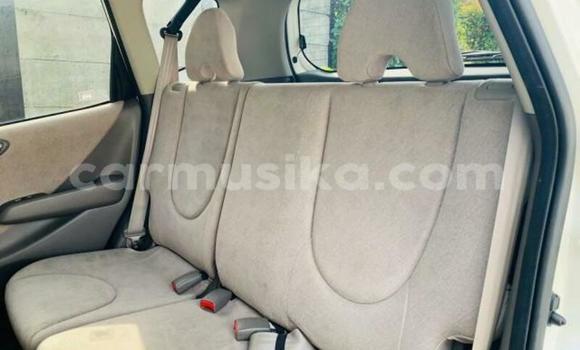 Buy Used Honda Fit White Car in Beitbridge in Matabeleland South Buy Used Honda Fit White Car in Beitbridge in Matabeleland South